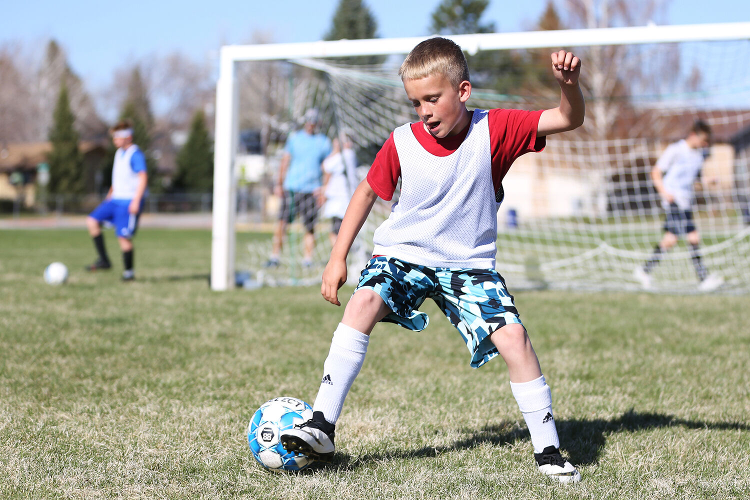 Wyatt Coldiron passes the ball to himself